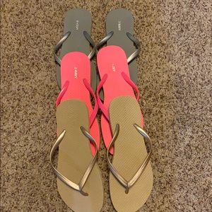 Bundle of Old Navy flip flops.